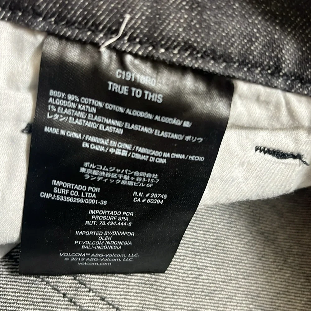 Volcom size 26